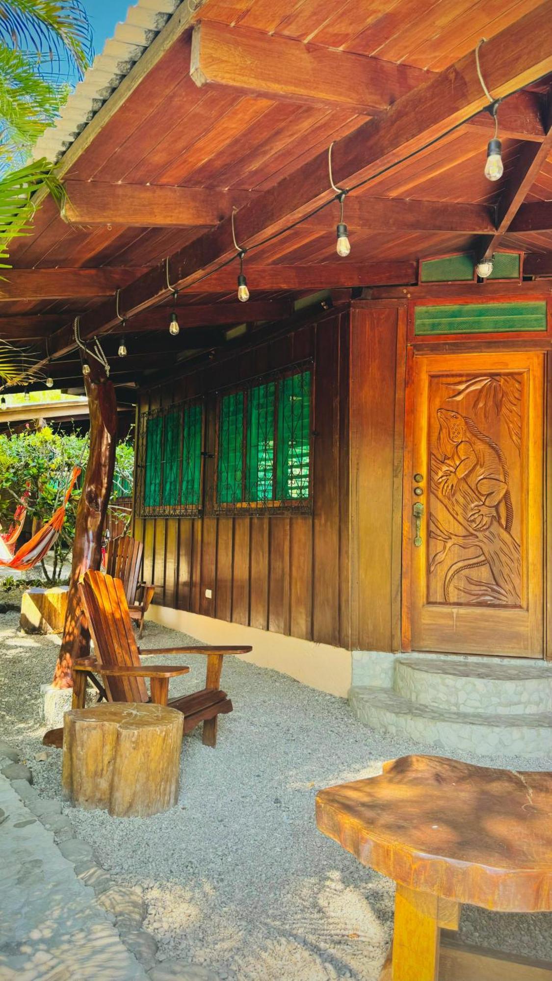 Mal Pais Surf Camp 호텔 Playa Santa Teresa  외부 사진