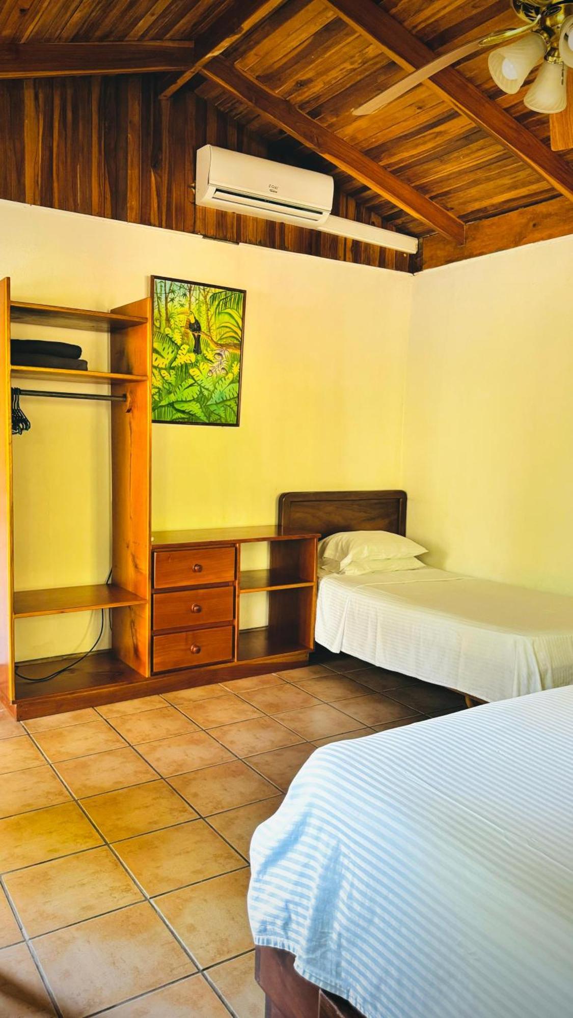 Mal Pais Surf Camp 호텔 Playa Santa Teresa  외부 사진