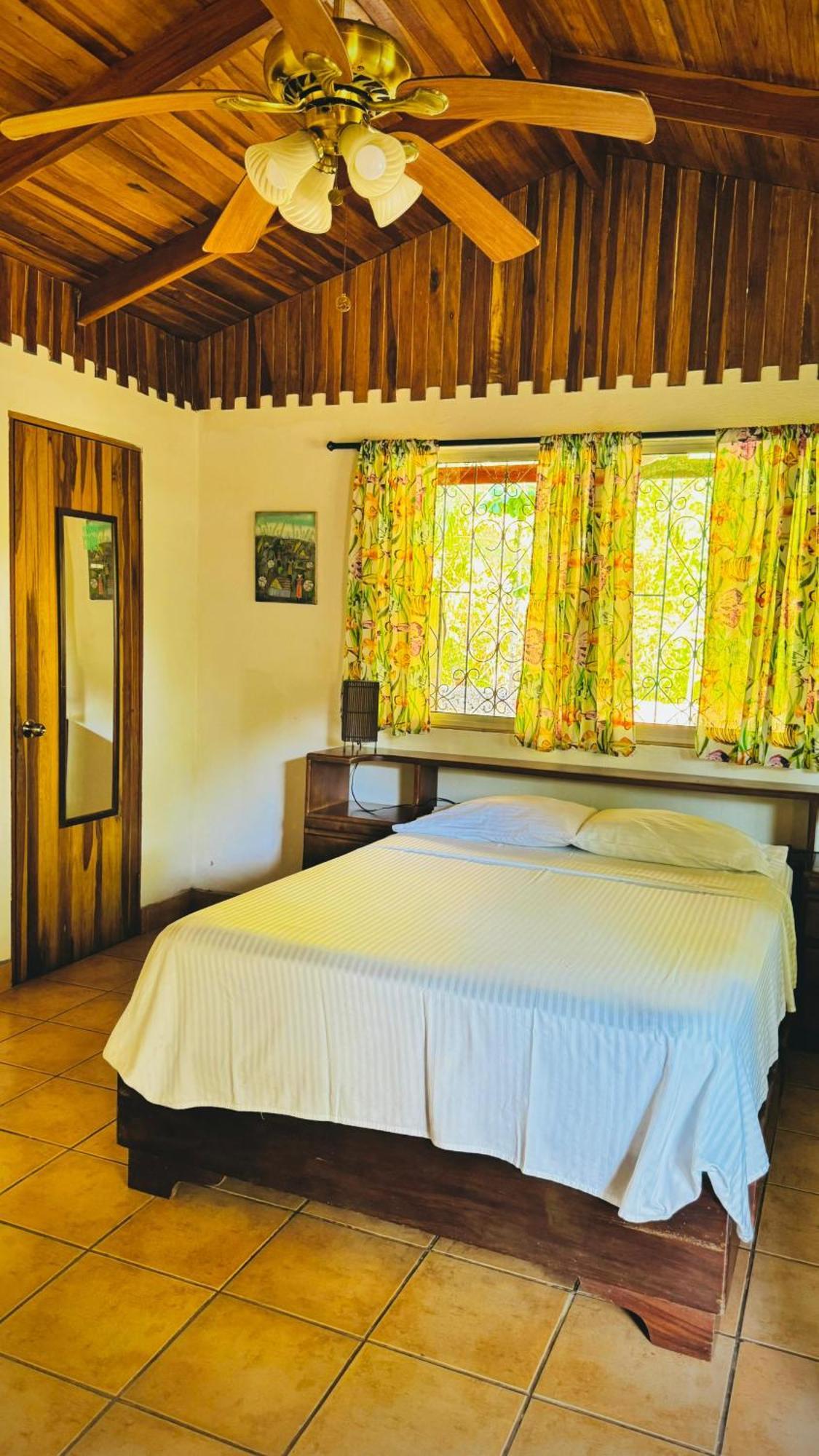 Mal Pais Surf Camp 호텔 Playa Santa Teresa  외부 사진