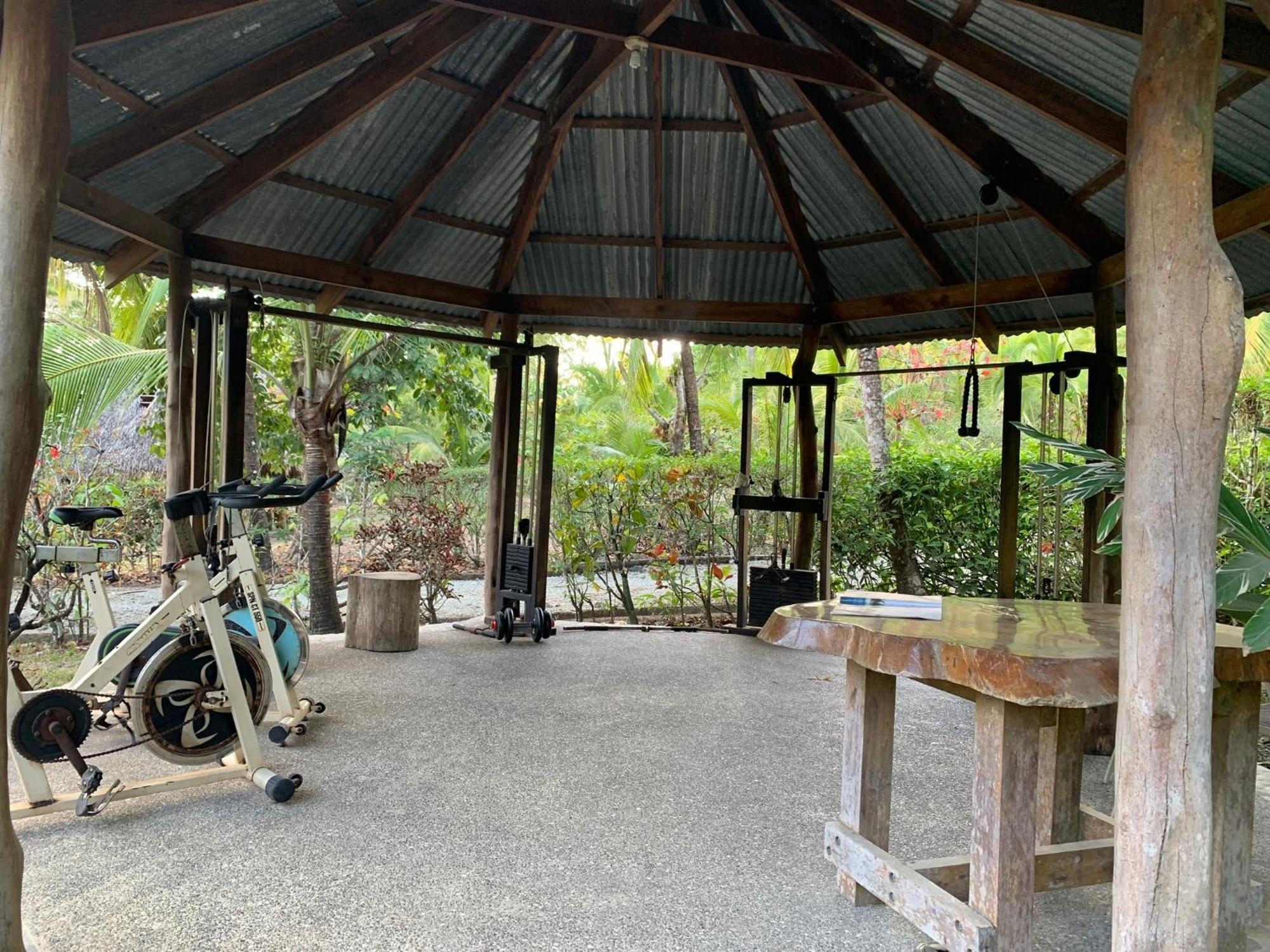 Mal Pais Surf Camp 호텔 Playa Santa Teresa  외부 사진