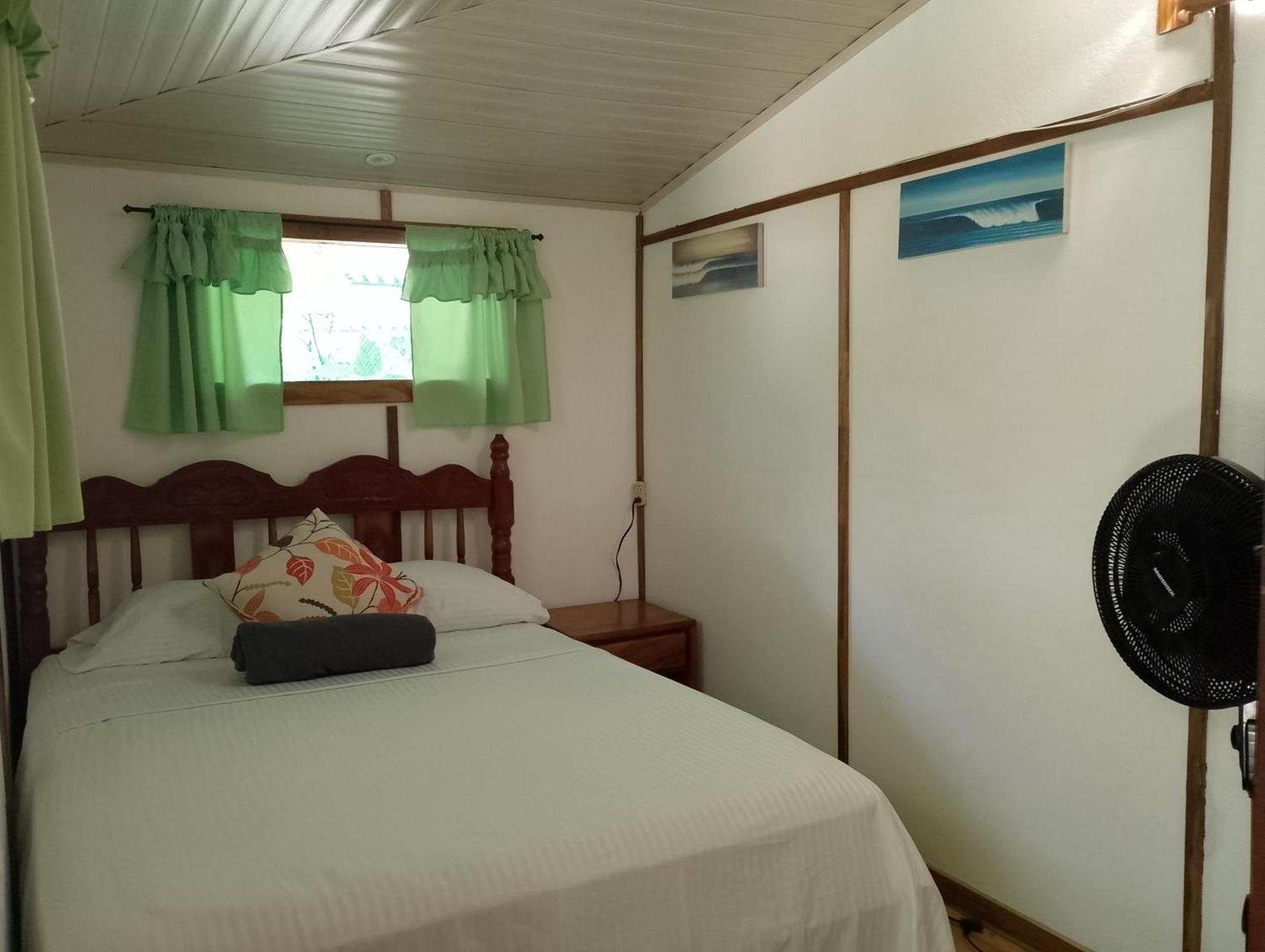 Mal Pais Surf Camp 호텔 Playa Santa Teresa  외부 사진