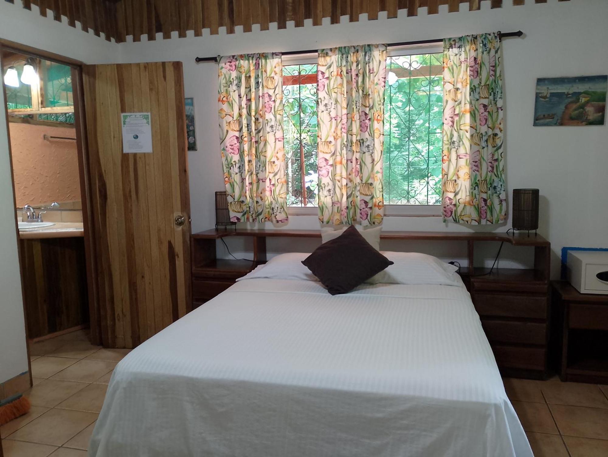 Mal Pais Surf Camp 호텔 Playa Santa Teresa  외부 사진