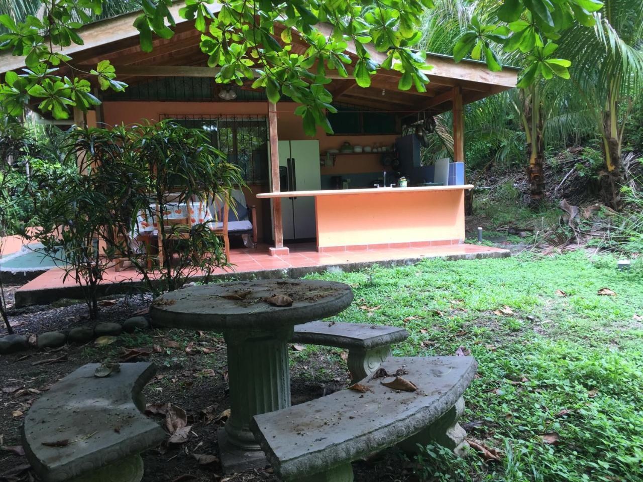 Mal Pais Surf Camp 호텔 Playa Santa Teresa  외부 사진