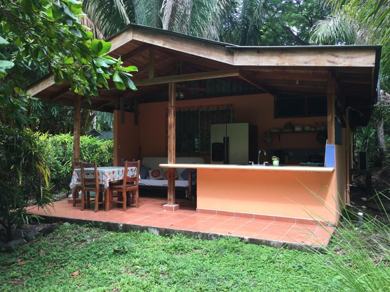 Mal Pais Surf Camp 호텔 Playa Santa Teresa  외부 사진